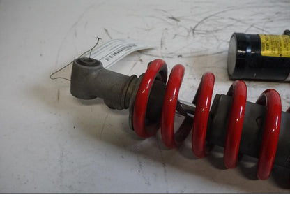 Höger sida på Stötdämpare från en Triumph Daytona 650 -2005 motorcykel.