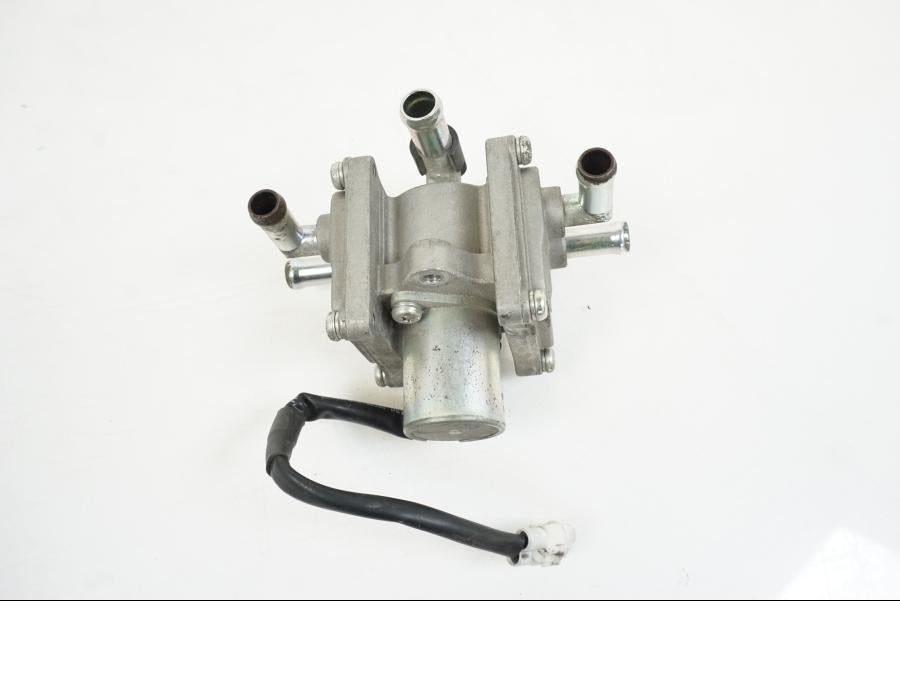 Framsidan på Second Air från en Yamaha XJR 1300 -2007 motorcykel.