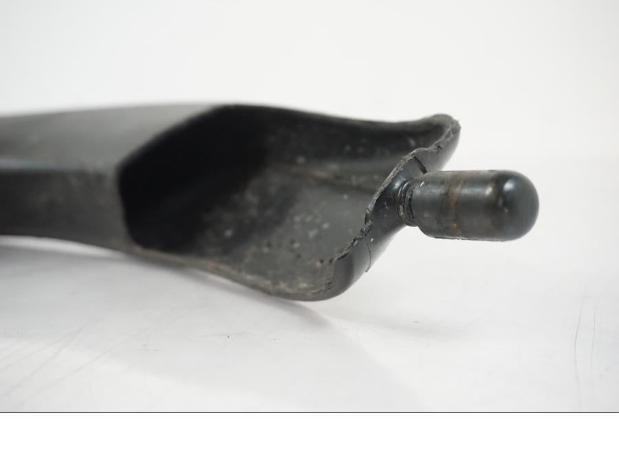 Snett nerifrån på Luftburksnorkel från en BMW F 650 CS -2002 motorcykel.