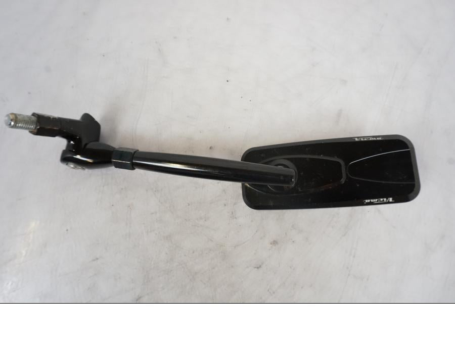 Snett uppifrån på Backspegel från en KTM 990 Super Duke -2006 motorcykel.