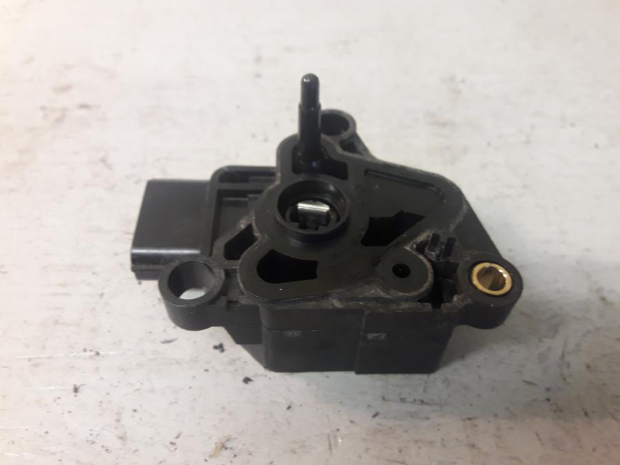 Baksidan på TPS från en Honda CBR 125 R -2008 motorcykel.