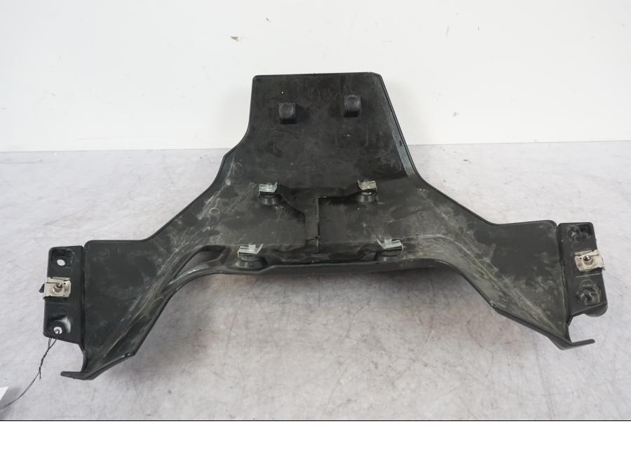 Vänster sida på Hasplast från en KTM 1290 Super Adventure S -2022 motorcykel.