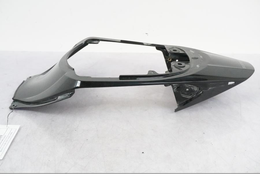 Snett uppifrån på Bakvinge från en Suzuki GSX-R 1000 -2008 motorcykel.