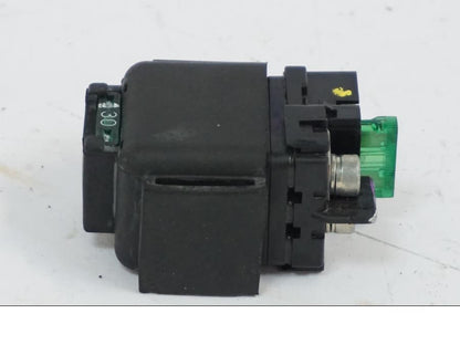 Snett nerifrån på Startrelä från en Honda CB 650 R -2019 motorcykel.