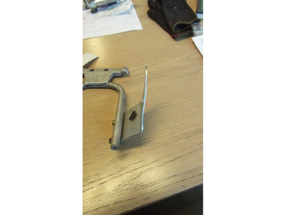 Baksidan på Strålkastarfäste från en Ducati Monster 600 -1998 motorcykel.