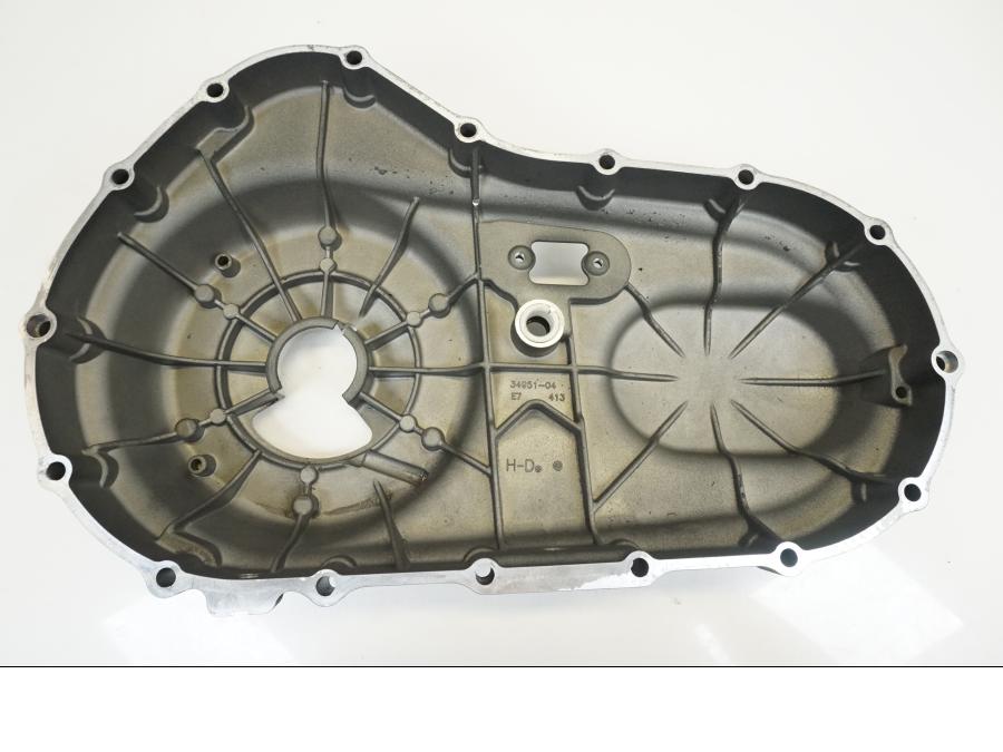 Baksidan på Kopplingskåpa från en H-D Sportster 1200 XL1200C -2008 motorcykel.