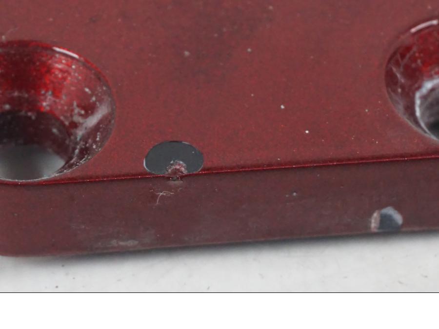 Baksidan på Fotpinnefäste inre från en H-D Softail FXCW Rocker -2008 motorcykel.