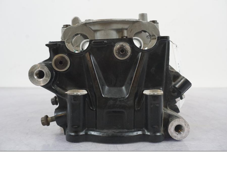 Snett uppifrån på Topplock från en BMW F 750 GS -2020 motorcykel.