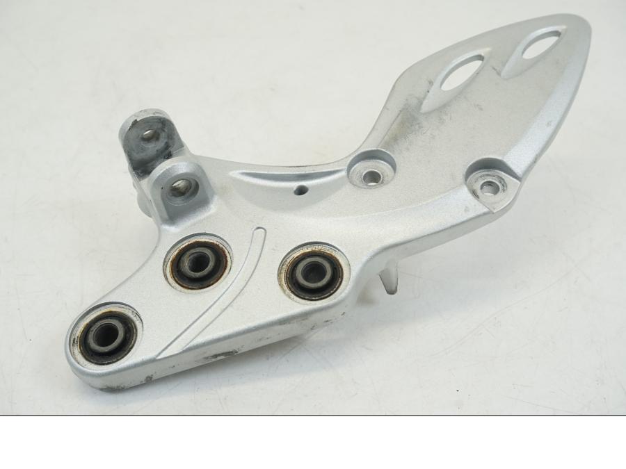 Snett uppifrån på Fotpinnefäste från en Suzuki GSX 1300 R -2017 motorcykel.