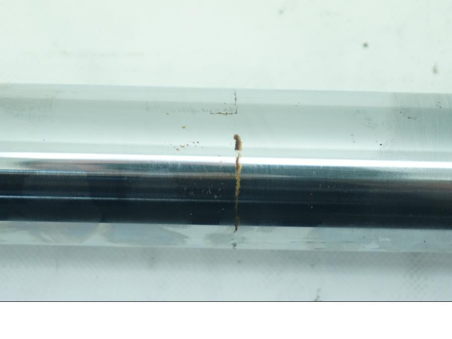 Höger sida på Gaffelben från en Triumph Bonneville -2001 motorcykel.