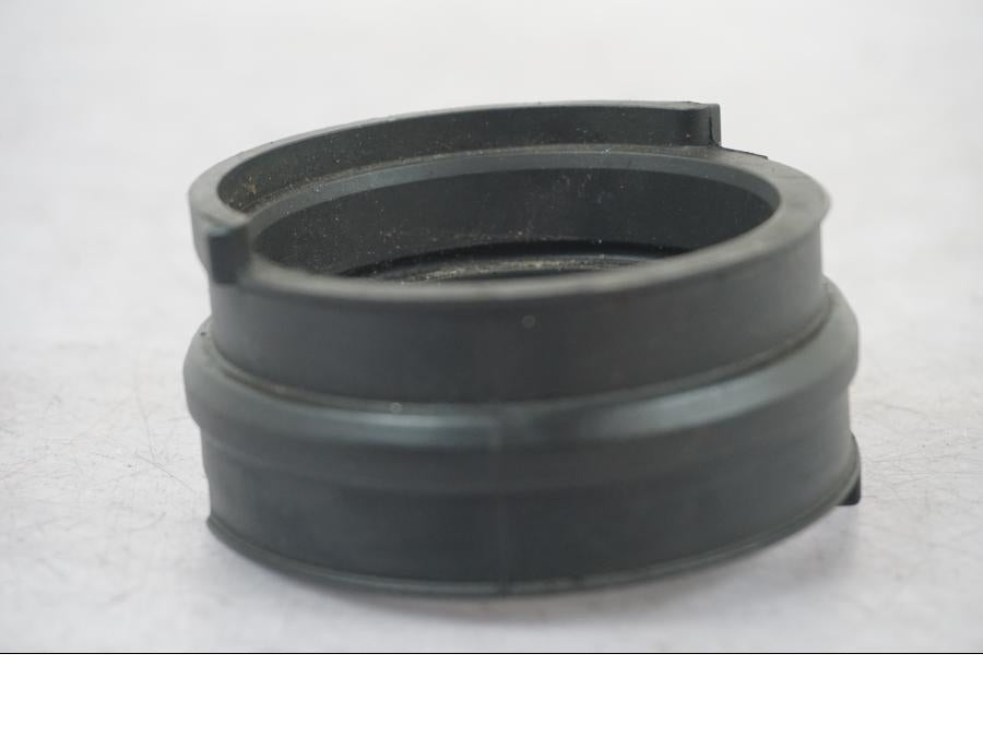 Vänster sida på Insugsgummi från en BMW R 1200 GSA -2014 motorcykel.