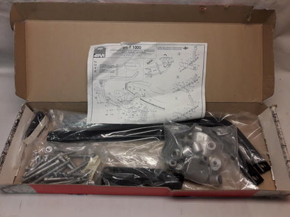 Framsidan på Topboxfäste från en Honda Diverse -2005 motorcykel.