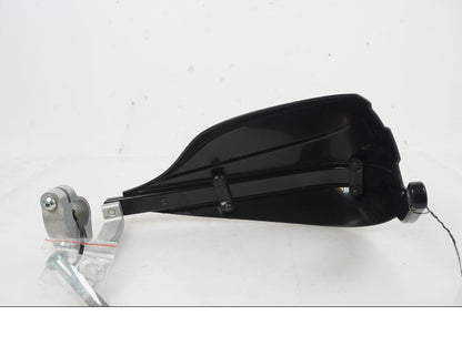 Vänster sida på Handskydd från en BMW F 750 GS -2019 motorcykel.