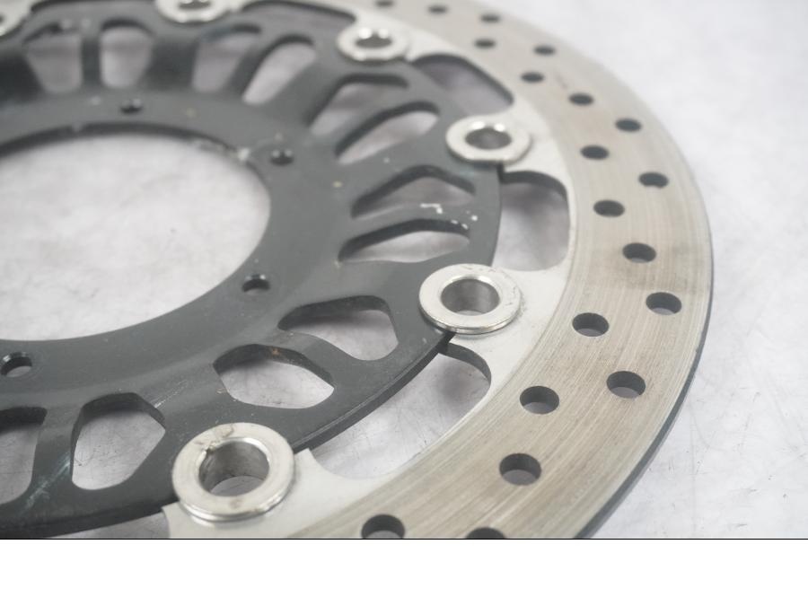 Framsidan på Bromsskiva från en Honda CTX 1300 -2014 motorcykel.