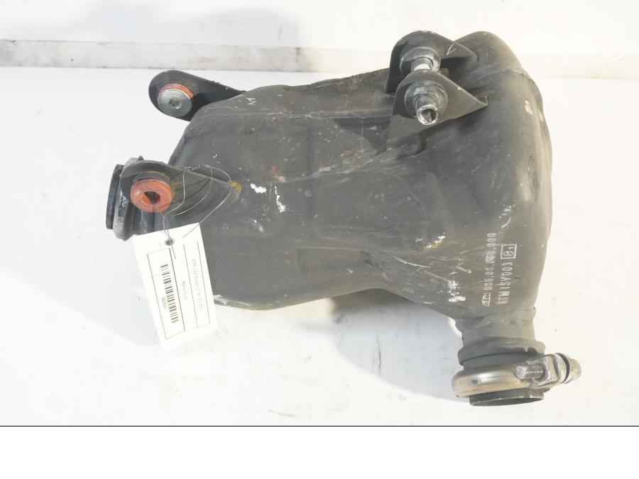 Framsidan på Mellanburk från en KTM 125 Duke -2017 motorcykel.