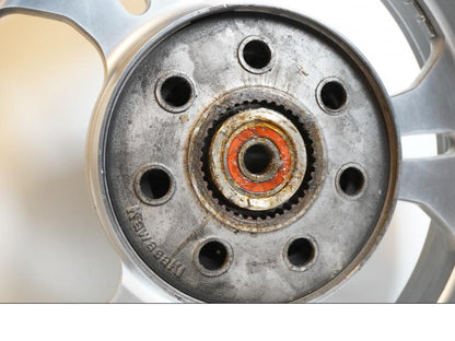 Extrabild2 på Fälg från en Kawasaki VN 1600 Mean Streak -2004 motorcykel.