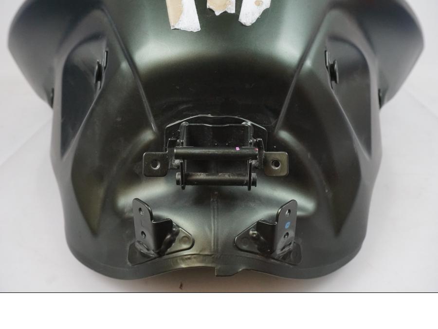 Baksidan på Bensintank från en Triumph Tiger 900 Rally PRO -2022 motorcykel.