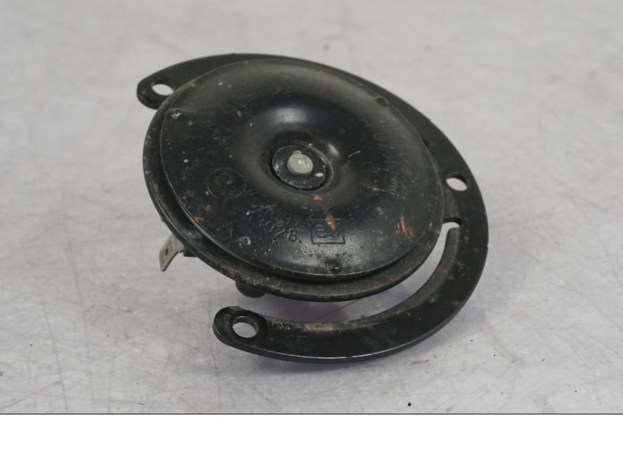 Framsidan på Signalhorn / Tuta från en KTM 1290 Super Adventure R -2018 motorcykel.