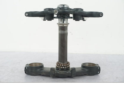 Snett uppifrån på Gaffelkrona från en Kawasaki Z 900 -2019 motorcykel.