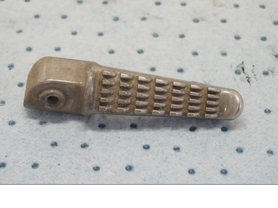 Framsidan på Fotpinne från en Kawasaki ZX-6R -2000 motorcykel.