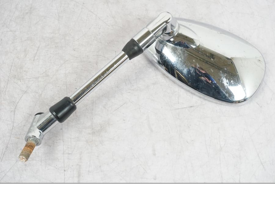 Snett uppifrån på Backspegel från en Suzuki GSF 1250 -2010 motorcykel.