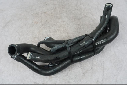 Vänster sida på Vattenkyl Slang Set från en Ducati Multistrada V4 -2024 motorcykel.