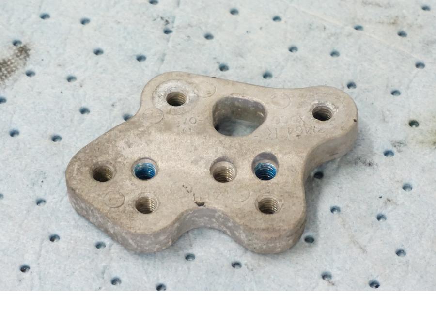 Snett uppifrån på Fotpinnefäste inre från en Suzuki GSX-R 1000 -2008 motorcykel.