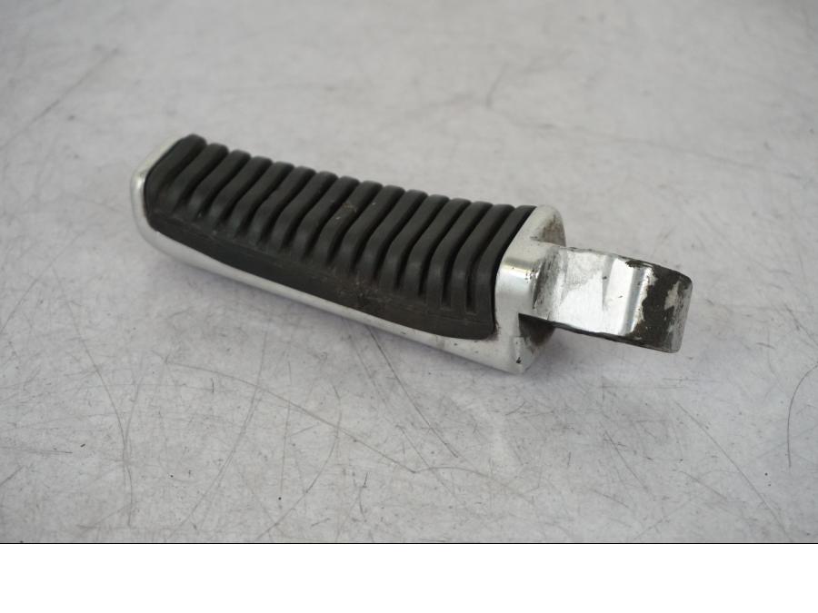 Höger sida på Fotpinne från en Suzuki VZ 800 -2000 motorcykel.