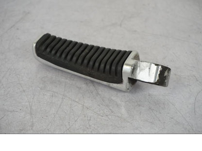 Höger sida på Fotpinne från en Suzuki VZ 800 -2000 motorcykel.