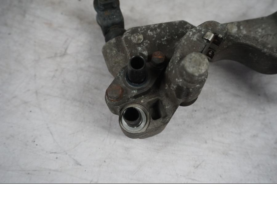 Höger sida på Bromsoksfäste från en Honda XL 1000 V -2008 motorcykel.