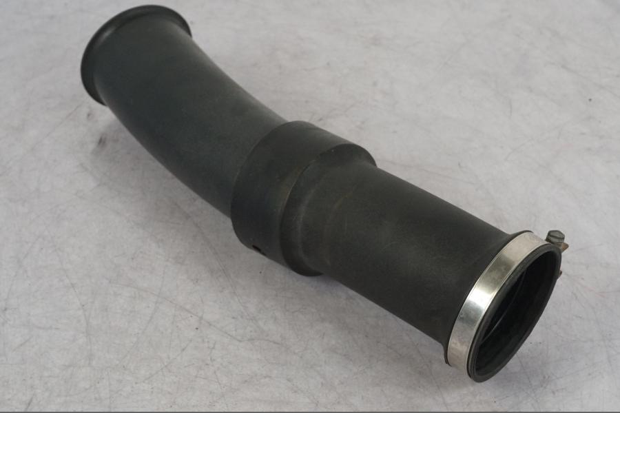 Framsidan på Luftrör från en BMW R 1100 GS -1998 motorcykel.