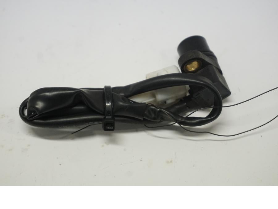 Baksidan på Hastighetsgivare från en Yamaha FZ1-SA -2007 motorcykel.