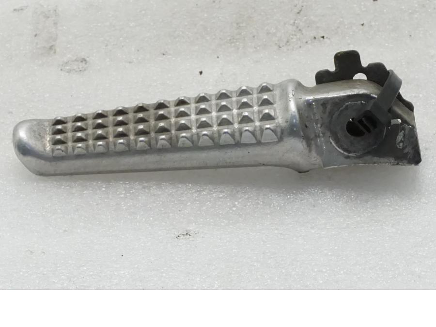 Framsidan på Fotpinne från en Honda VFR 750 -1990 motorcykel.