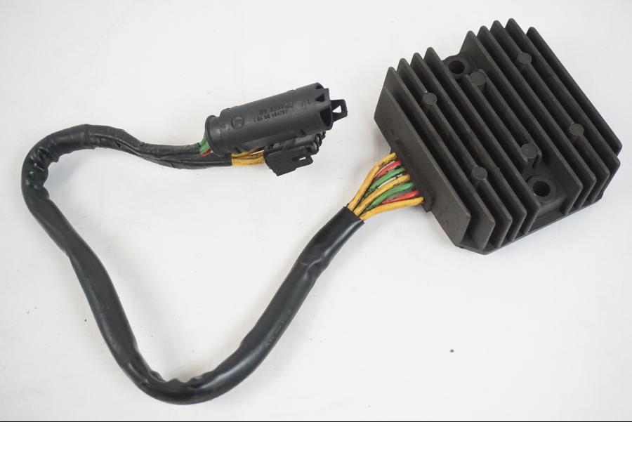 Framsidan på Likriktare från en BMW F 650 CS -2002 motorcykel.