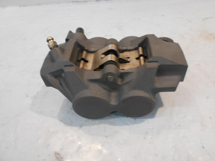 Baksidan på Bromsok från en Yamaha YZF 1000 R1 -2005 motorcykel.