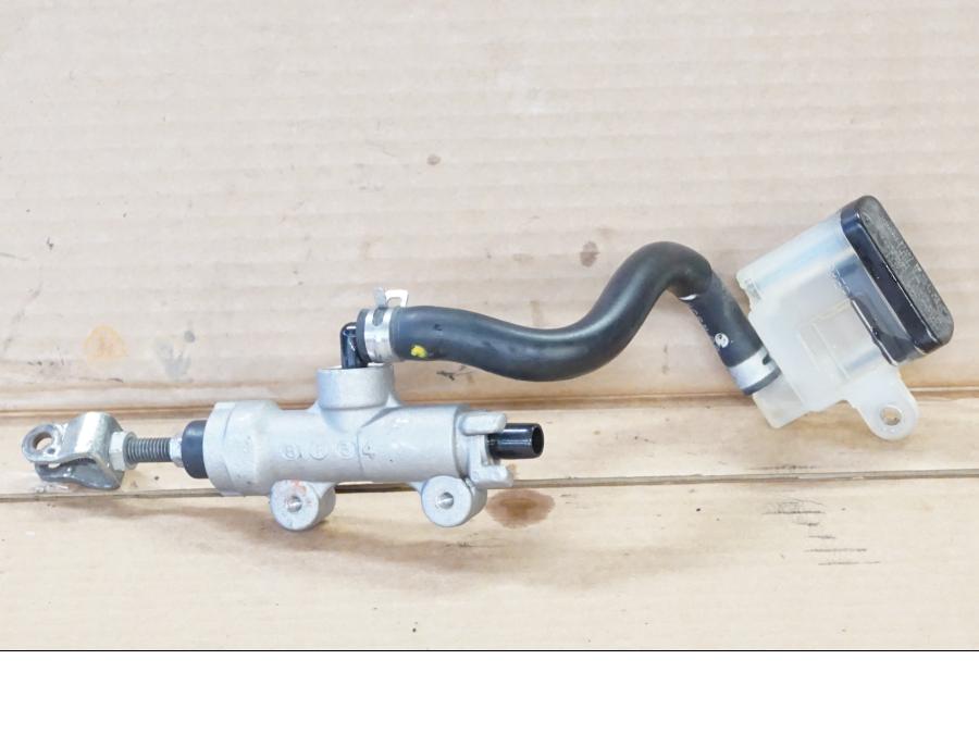 Framsidan på Bromshuvudcylinder från en Suzuki GSX-R 750 -2009 motorcykel.