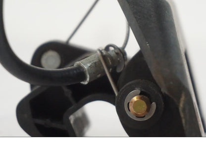 Snett uppifrån på Sadellåsmekanism från en BMW F 650 CS -2002 motorcykel.