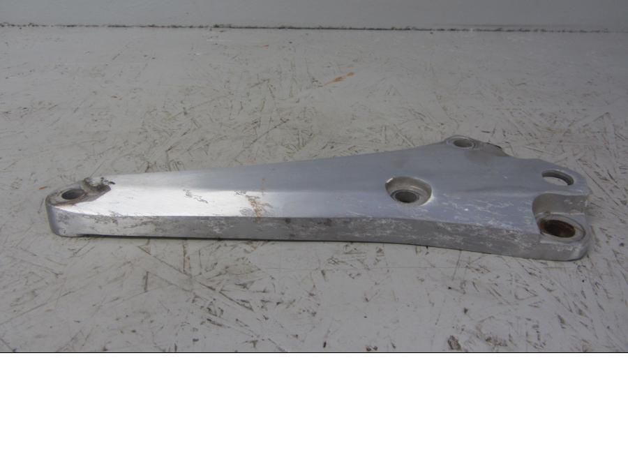 Baksidan på Fotpinnefäste inre från en Suzuki GSX 400 -1984 motorcykel.