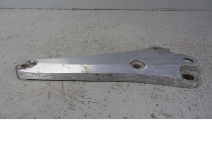 Baksidan på Fotpinnefäste inre från en Suzuki GSX 400 -1984 motorcykel.