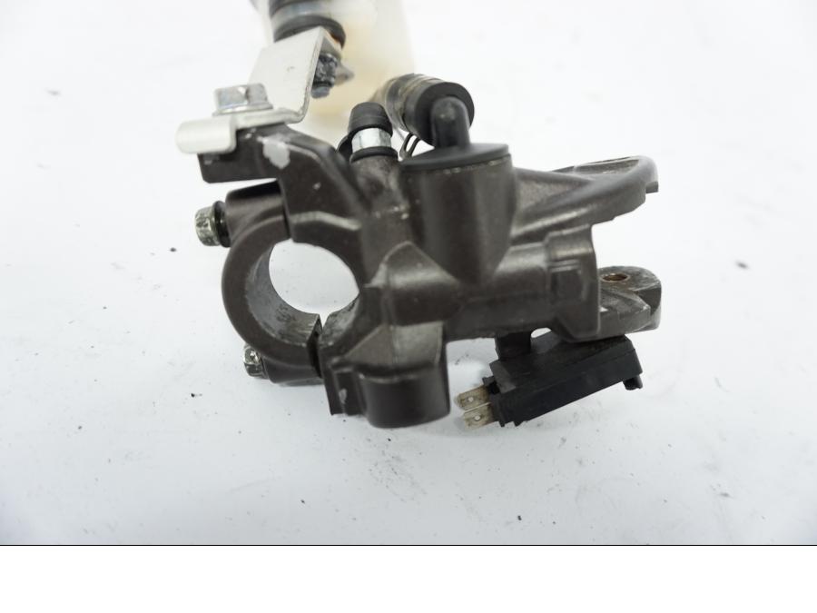 Vänster sida på Bromshuvudcylinder från en Honda CBR 1000 RR -2006 motorcykel.