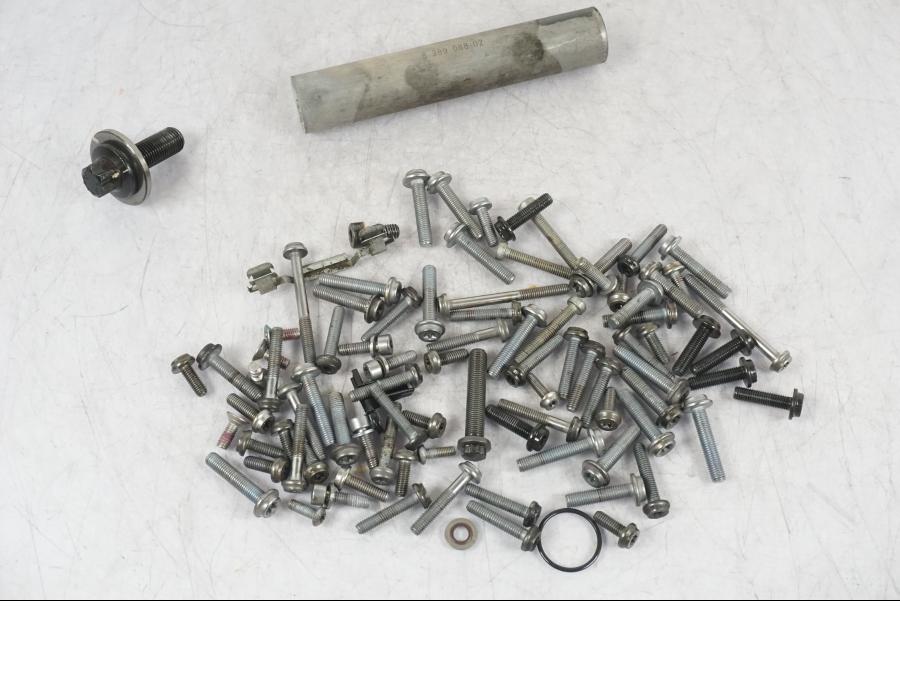 Framsidan på Skruv / Mutter etc från en BMW F 750 GS -2020 motorcykel.