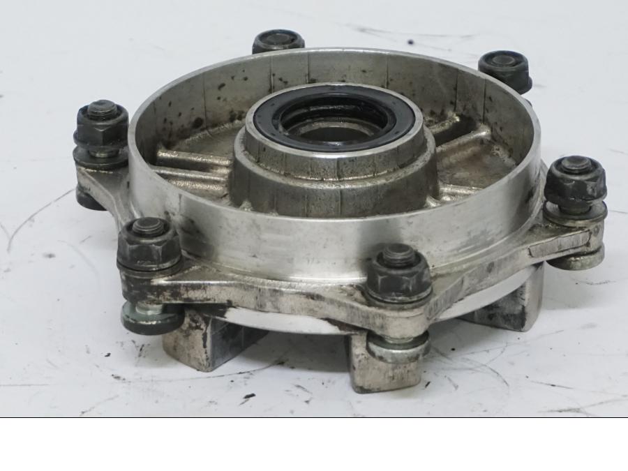 Framsidan på Drevfäste från en Honda CBR 900 RR -2002 motorcykel.