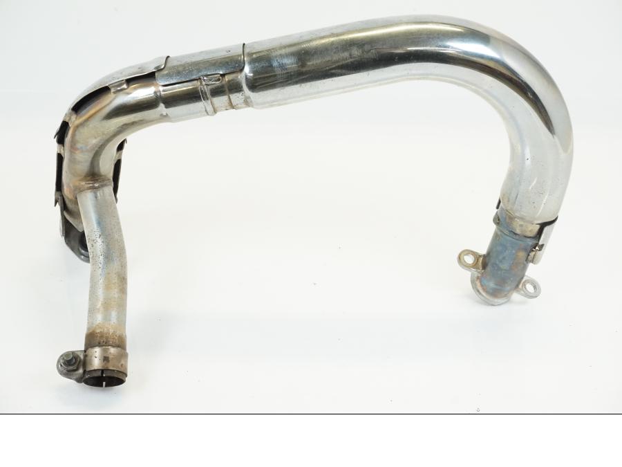 Snett nerifrån på Grenrör från en Triumph Speedmaster -2006 motorcykel.