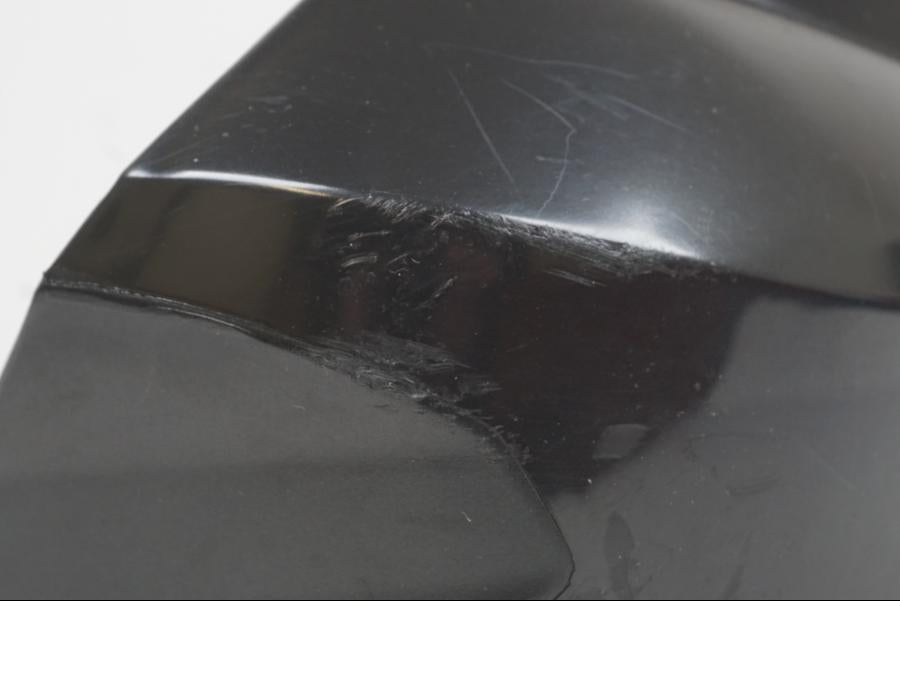 Snett nerifrån på Handskydd från en KTM 1090 Adventure -2018 motorcykel.