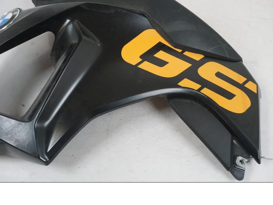 Vänster sida på Sidkåpa från en BMW F 800 GS -2008 motorcykel.