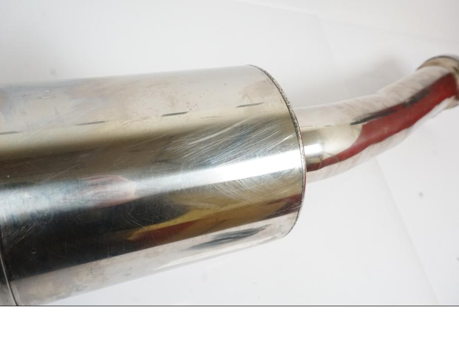 Höger sida på Ljuddämpare från en Yamaha FZS 1000 -2001 motorcykel.