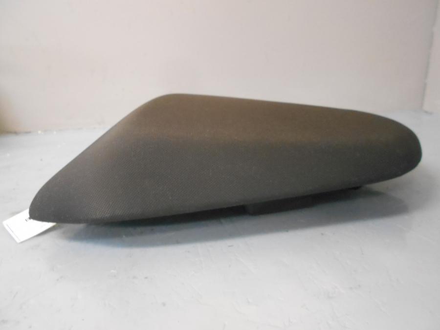 Vänster sida på Sadel från en Kawasaki Ninja 650 -2015 motorcykel.