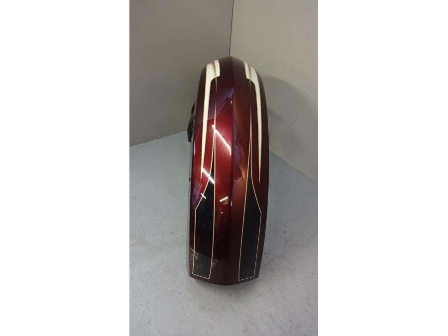 Vänster sida på Framskärm från en Victory Cross Country -2015 motorcykel.