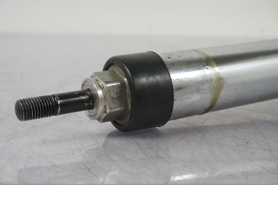 Vänster sida på Gaffelben från en BMW R 1100 GS -1998 motorcykel.