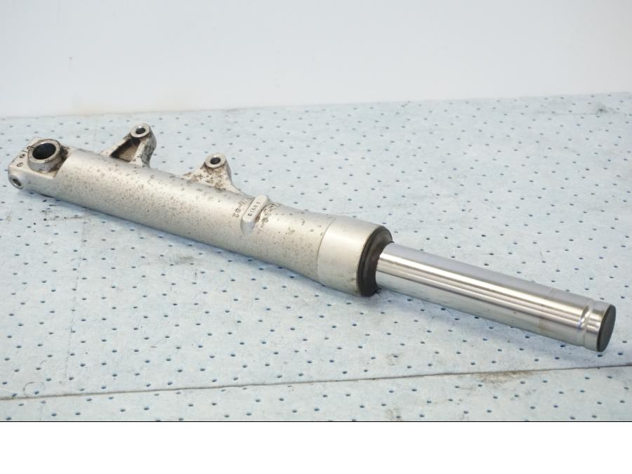 Baksidan på Gaffelben från en Honda SH 300 A -2011 scooter.